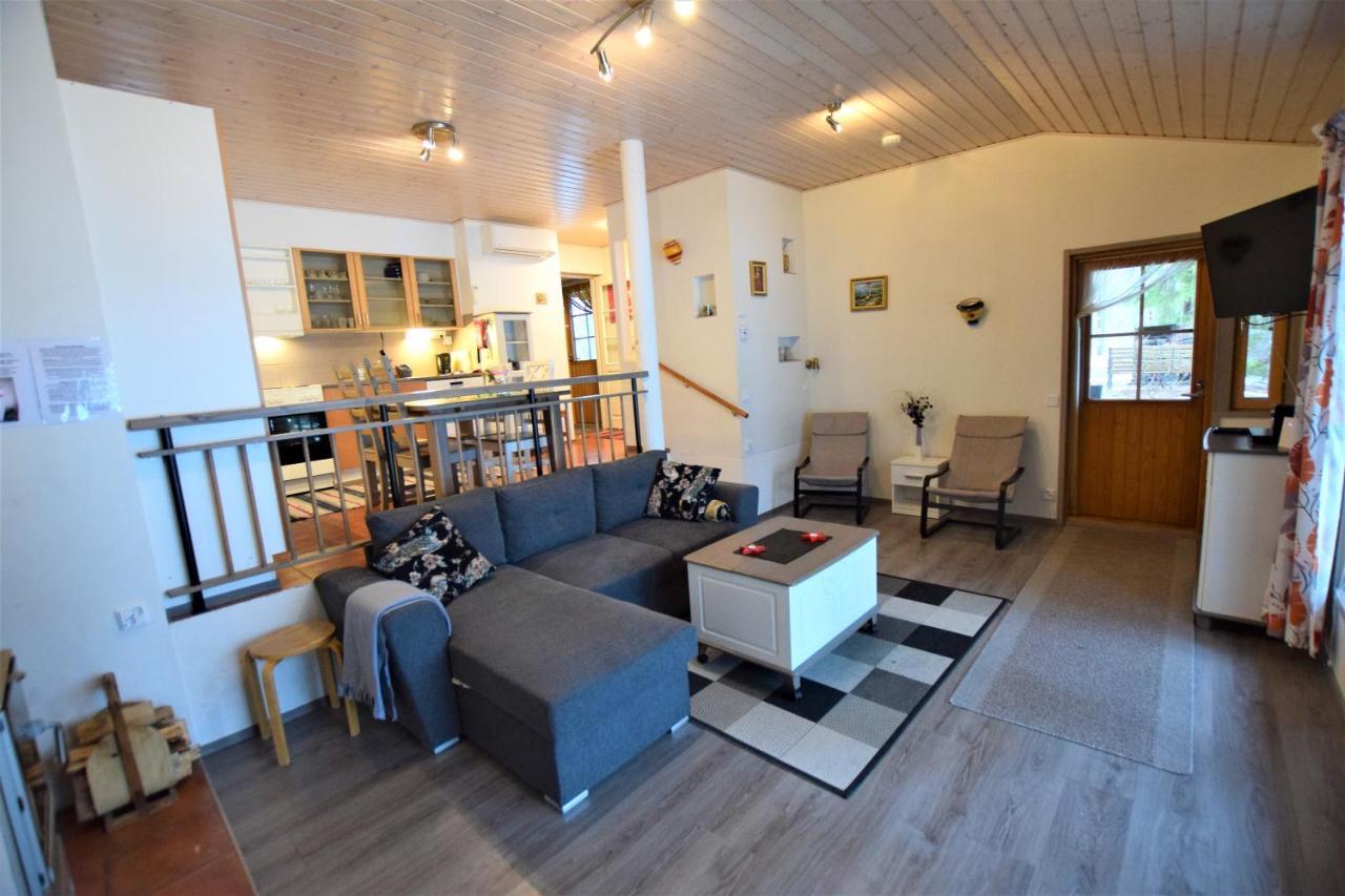 Villa Pyhtaeaen Vuokramoekit Tuuski Esterno foto
